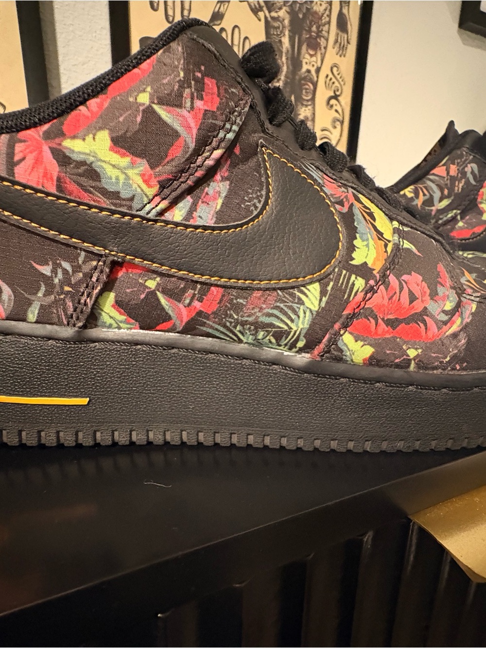 Men's Black Floral Low-Top Athletic Shoe